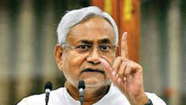 stones, onions hurled at cm nitish kumar during election rally in bihar stones, onions hurled at cm nitish kumar during election rally in bihar
