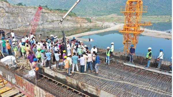 రైట్ అండ్ లెఫ్ట్..