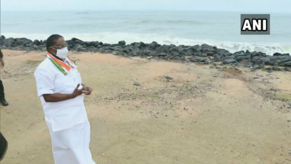 Cyclone Nivar: Puducherry CM Narayanasamy reviews preparations in coastal areas Cyclone Nivar: Puducherry CM Narayanasamy reviews preparations in coastal areas