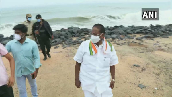 Cyclone Nivar: Puducherry CM Narayanasamy reviews preparations in coastal areas Cyclone Nivar: Puducherry CM Narayanasamy reviews preparations in coastal areas