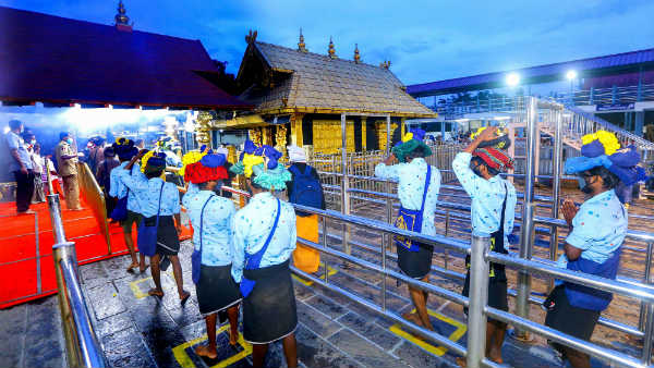 Corona restrictions effect in Sabarimala.. 9k devotees visited for the first week !! Corona restrictions effect in Sabarimala.. 9k devotees visited for the first week !!