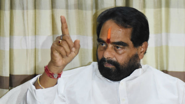 ఇసుక విషయంలో సామాన్యులపై కేసులు పెడతారా ?తమ్మినేని ఆగ్రహం