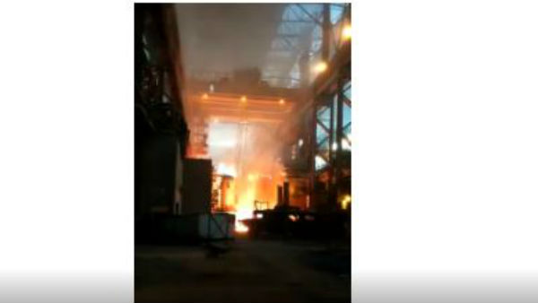 Andhra Pradesh: Fire accident in visakhapatnam steel plant Andhra Pradesh: Fire accident in visakhapatnam steel plant