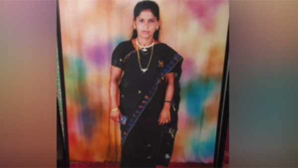 విదేశాల్లో ఆంటీ కూతురు
