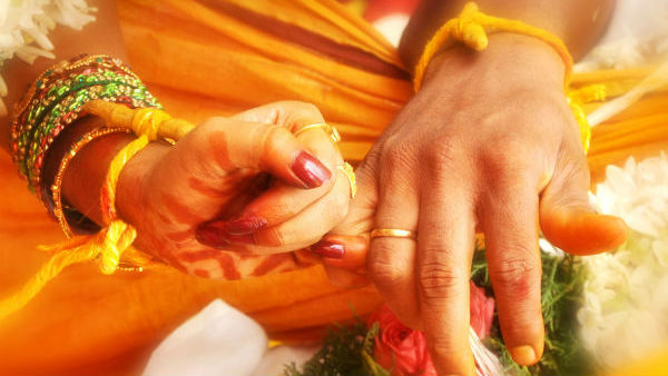 వెడ్డింగ్ కార్డుపై భిన్నాభిప్రాయాలు