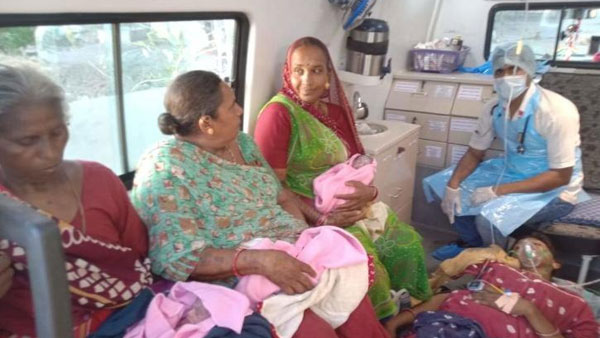 నాగావళి నది మధ్యలోనే జయమ్మ పండంటి ఆడబిడ్డకు జననం