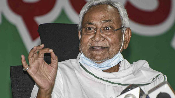 ఇరుకూటముల తేడా 0.03 శాతం ఓట్లే...