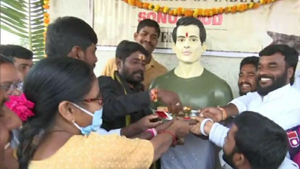 సోనూ సూద్ విగ్రహం..