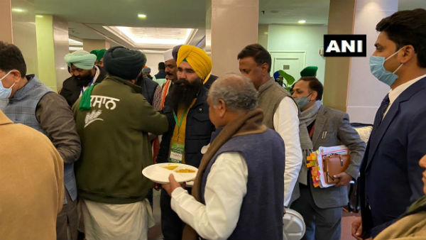 Government-farmers meeting: Ministers join union leaders to share langar food Government-farmers meeting: Ministers join union leaders to share langar food