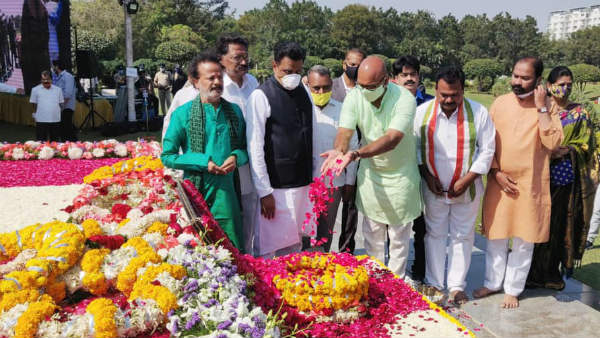 పీవీ మీద కేసీఆర్ దొంగ ప్రేమ..