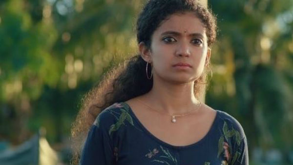 చెంప పగలగొట్టలేకపోయానన్న బాధ...