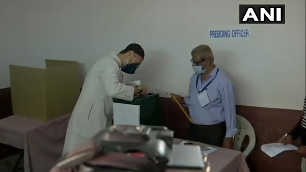 GHMC elections 2020: MoS Home G Kishan Reddy and Telangana minister KTR casts their votes GHMC elections 2020: MoS Home G Kishan Reddy and Telangana minister KTR casts their votes