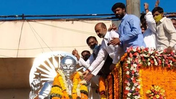 అంబేద్కర్కు సంజయ్ నివాళి
