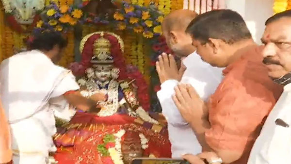 కేంద్రం నుంచి నిధులను తెప్పిస్తాం..