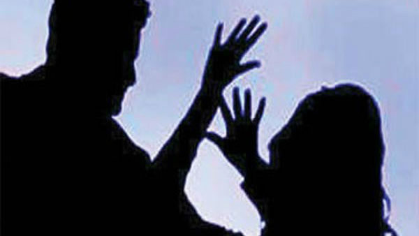 మొగుడు- పెళ్లాం ఢిష్యూం ఢిష్యూం