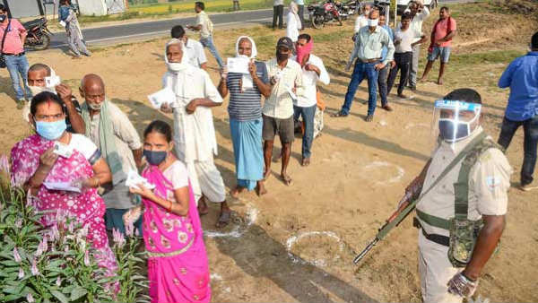 ఓటరు స్లిప్పుల్లో టీఆర్ఎస్కు ఓటేయాలి..