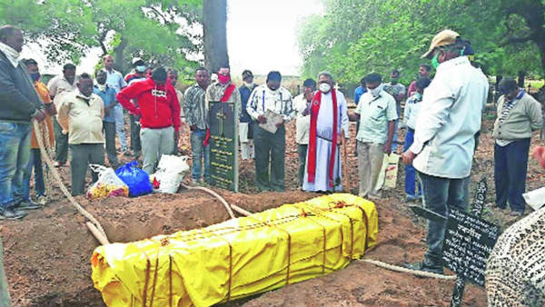 మదనపల్లె మండలంలో ఓ గుర్తు తెలియని వ్యక్తి మృతి చెందాడని కన్ఫార్మ్ చేసుకున్న గ్రామస్తులు