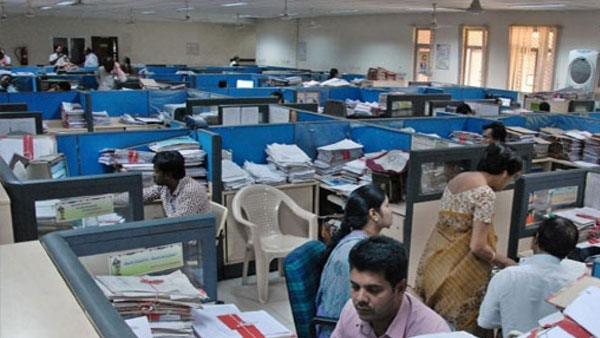 AP issues orders to pay deferred salary to government employees in December and January AP issues orders to pay deferred salary to government employees in December and January