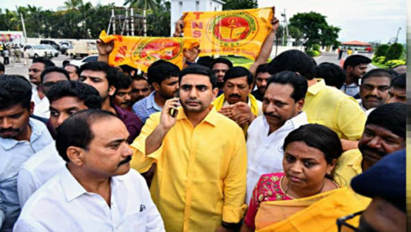 ఛలో తంబళ్లపల్లె కార్యక్రమానికి వెళ్ళకుండా అడ్డగింత .. నేతల హౌస్ అరెస్ట్ లు
