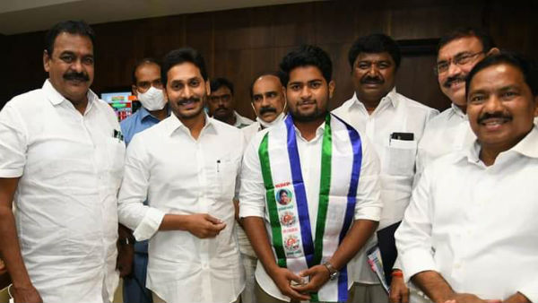 జగన్ను ఆకాశానికెత్తేస్తున్న రాపాక...