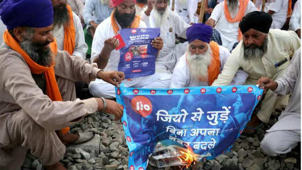 Reliance alleges Airtel, Vi luring customers to opt out of Jio over farmers’ protest.. Reliance alleges Airtel, Vi luring customers to opt out of Jio over farmers’ protest..