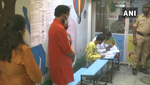 GHMC elections 2020: MoS Home G Kishan Reddy and Telangana minister KTR casts their votes GHMC elections 2020: MoS Home G Kishan Reddy and Telangana minister KTR casts their votes