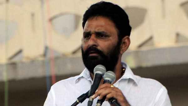 షకీలా సాబ్.. నోరు అదుపులో పెట్టుకో