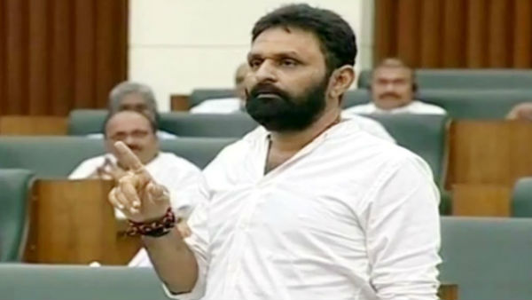 చీకట్లో చిదంబరం కాళ్లు... మోడీకి తెలియని తెలుగులో
