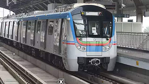 మెట్రో రైల్ రాకపోకలనూ అడ్డుకున్న టీఆర్ఎస్..