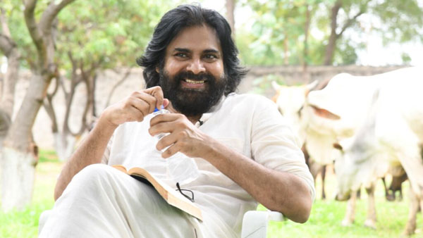 మోడీని అనుకరించిన పవన్ కళ్యాణ్