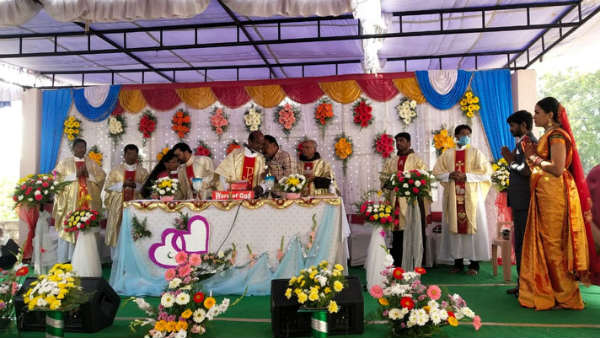 డైమండ్ నెక్లెస్ గిఫ్ట్