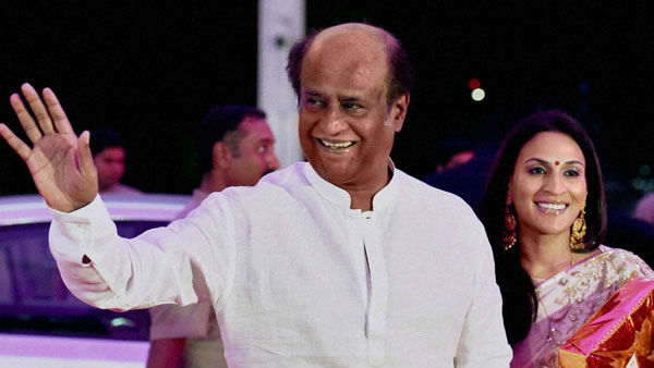 రాజకీయాలు మనకు వద్దు నాన్నా అని తండ్రిని కోరిన రజనీకాంత్ కూతుళ్ళు