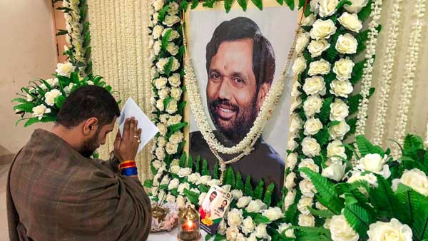 కేంద్రమంత్రి రాం విలాస్ పాశ్వాన్ మృతి