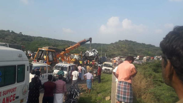 Tamil Nadu: 4 dead and several injured after a truck collided with 10 vehicles on Dharmapuri Tamil Nadu: 4 dead and several injured after a truck collided with 10 vehicles on Dharmapuri
