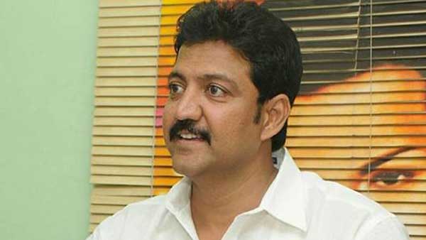 ఇళ్ళ పట్టాల పంపిణీ చెయ్యకుండా అడ్డుకున్న వైసీపీలోని ఒక వర్గం