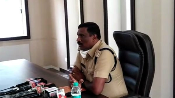 కారులో అమ్మాయిల దుస్తులు, హనీట్రాప్ ?