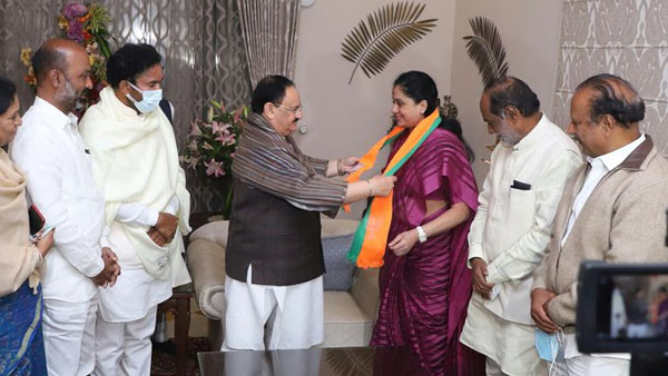కాంగ్రెస్ లో 7 ఏళ్ళు వివాద రహితంగానే పని చేసిన విజయశాంతి