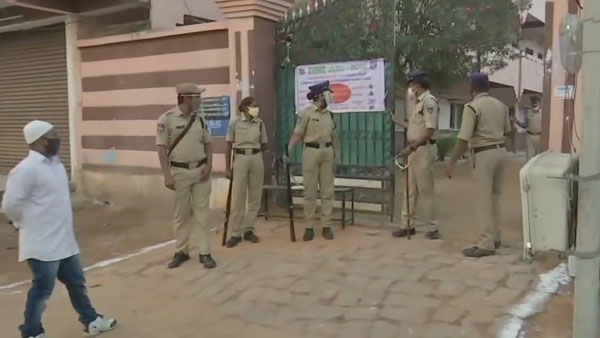ఉద్రేకాలకు దూరంగా ఓటరు..