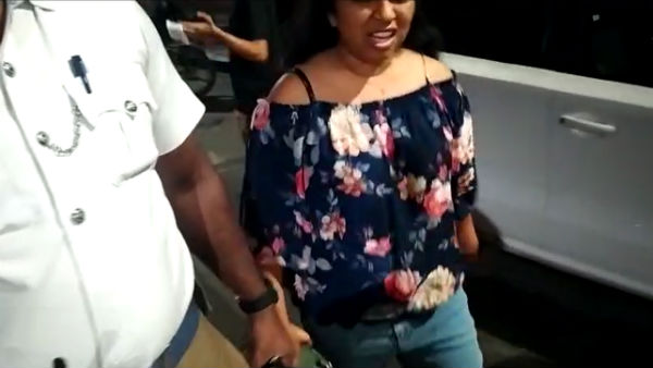 రేయ్.... నేను ఎవరనుకుంటున్నారు మా నాన్న ఎవరో తెలుసా ?