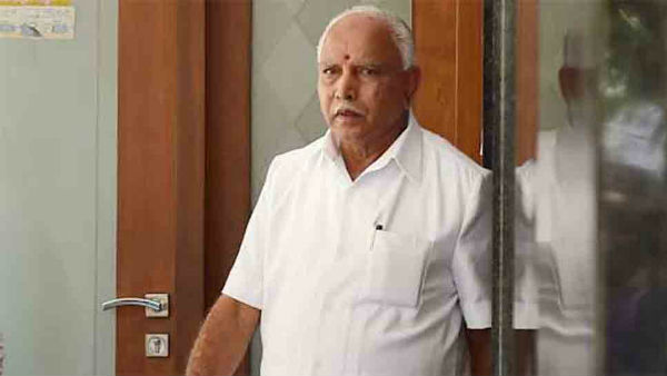 సంతోష్ సింపుల్ గా రివర్స్ గేర్