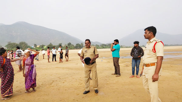 Kadapa: 7 youth drowned in Penna River at Siddavatam, search operations continues for remaining five Kadapa: 7 youth drowned in Penna River at Siddavatam, search operations continues for remaining five