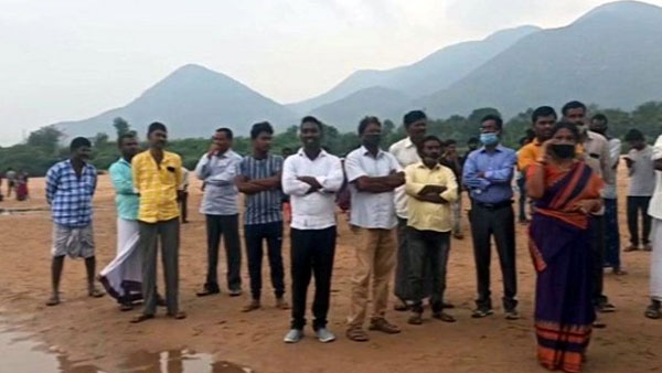 Kadapa: 7 youth drowned in Penna River at Siddavatam, search operations continues for remaining five Kadapa: 7 youth drowned in Penna River at Siddavatam, search operations continues for remaining five
