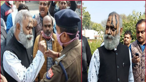 Delhis AAP MLA Somnath Bharti Faces Ink Attack in Uttar Pradesh Delhis AAP MLA Somnath Bharti Faces Ink Attack in Uttar Pradesh