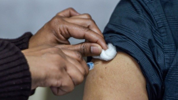 Covid-19 vaccine drive: 12.7 lakh healthcare workers get shots till now Covid-19 vaccine drive: 12.7 lakh healthcare workers get shots till now