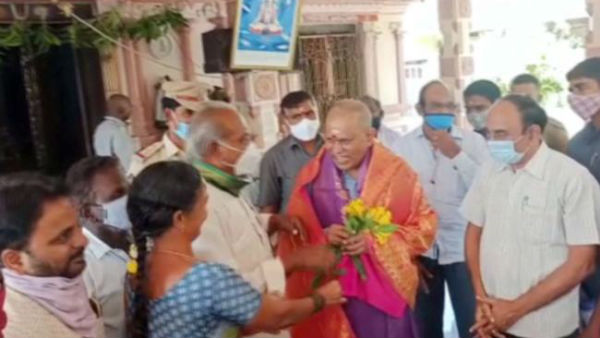 నిమ్మగడ్డకు టీడీపీ నేతల సన్మానం