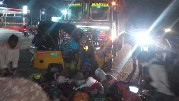 Nalgonda: six killed in a road accident, 10 injured Nalgonda: six killed in a road accident, 10 injured