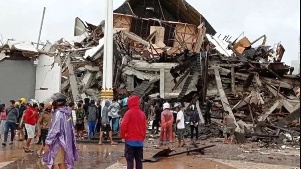 Indonesia earthquake: death toll climbs to 42, injured hundreds, What we know so far Indonesia earthquake: death toll climbs to 42, injured hundreds, What we know so far