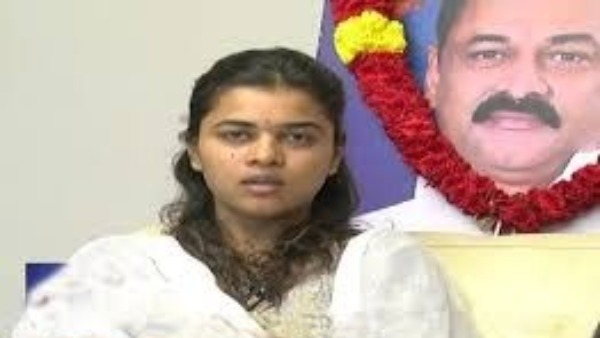 కార్యకర్తలతో అత్యవసర సమావేశం నిర్వహించిన మౌనిక రెడ్డి.. తానున్నానని భరోసా