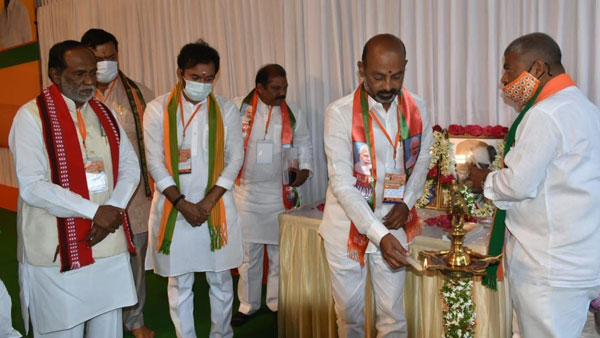 అక్రమ కేసులతో భయపడవద్దు..