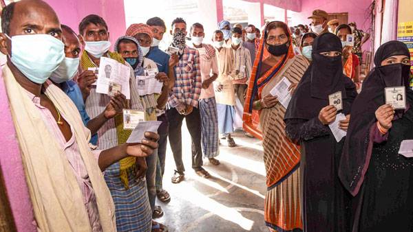 బరిలో నిలిచే అభ్యర్థులు, ఆశావహులతో గ్రామాలలో ఎన్నికల సందడి